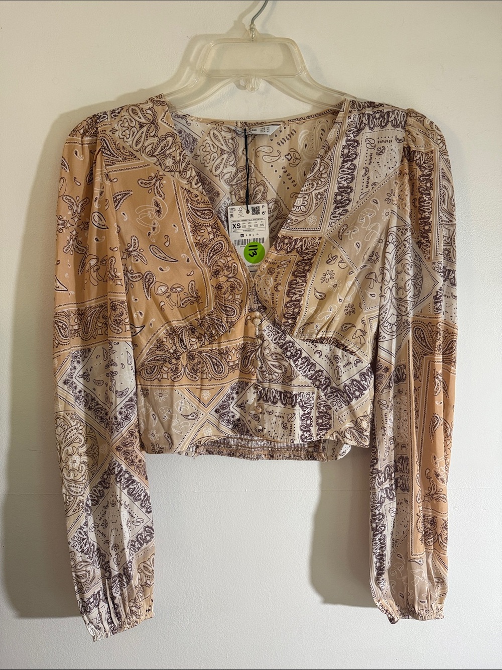 Stradivarius Paisley Bandana Cropped Blouse in Beige and Cream